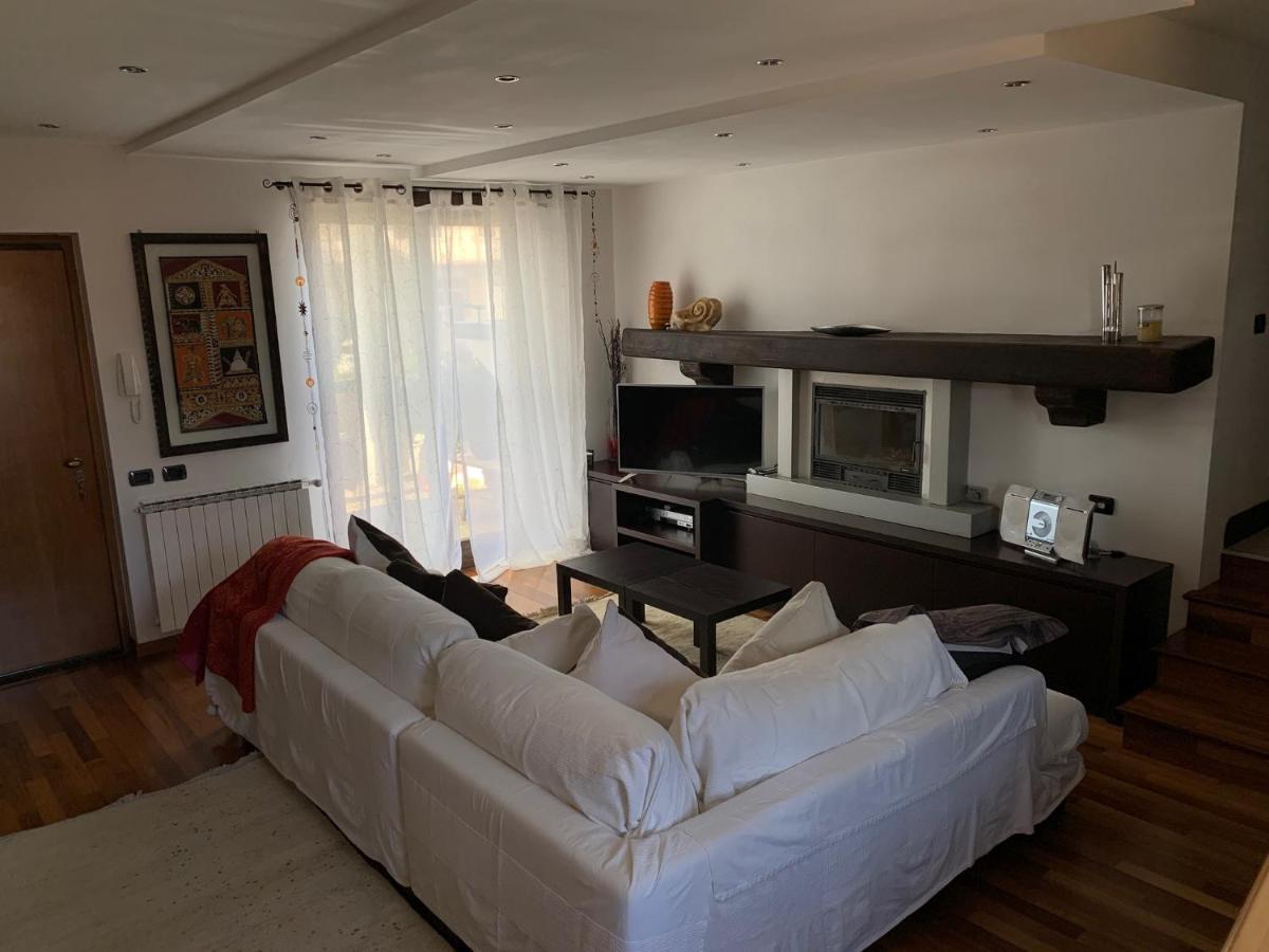Near Como, Charming Apartment With Fireplace グランダーテ エクステリア 写真